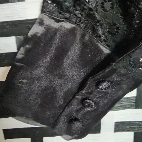 Rachel Parcell ruffle shoulder lace blouse size Medium New Black - Picture 7 of 15